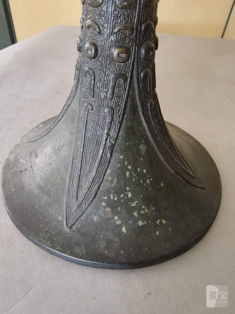 A bronze 'gu' vase with archaistic relief decoration - 图16